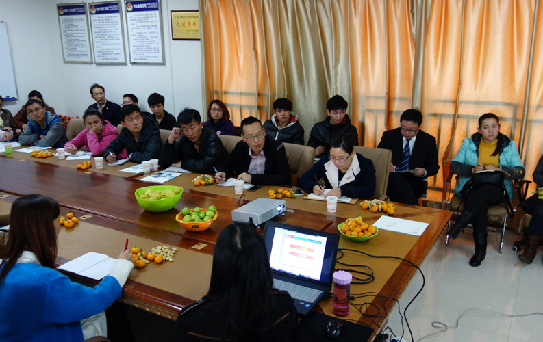 j9九游会第四届客户沙龙及网络营销分享会于2013年10月23日举行，30余家客户参加了本次沙龙和讲座，并给予高度赞许和认可。事实证明，j9九游会在不断强化产品和服务品质的同时，我们还持续不断加强对客户网站运营和营销推广上的支持。选择j9九游会，就是选择了一条通往新媒体营销和电子商务的捷径。