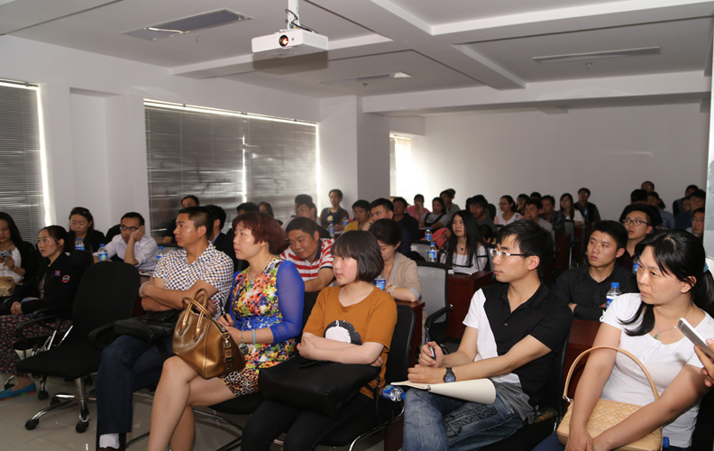 2015年4月18日，云南j9九游会集团天猫淘宝运营沙龙在云纺国际商厦A座18楼举行，全国知名淘宝运营人士现场进行了分享和讲解，数十名淘宝及天猫店主参加了本次沙龙，场面异常火爆，连走廊都坐满了人